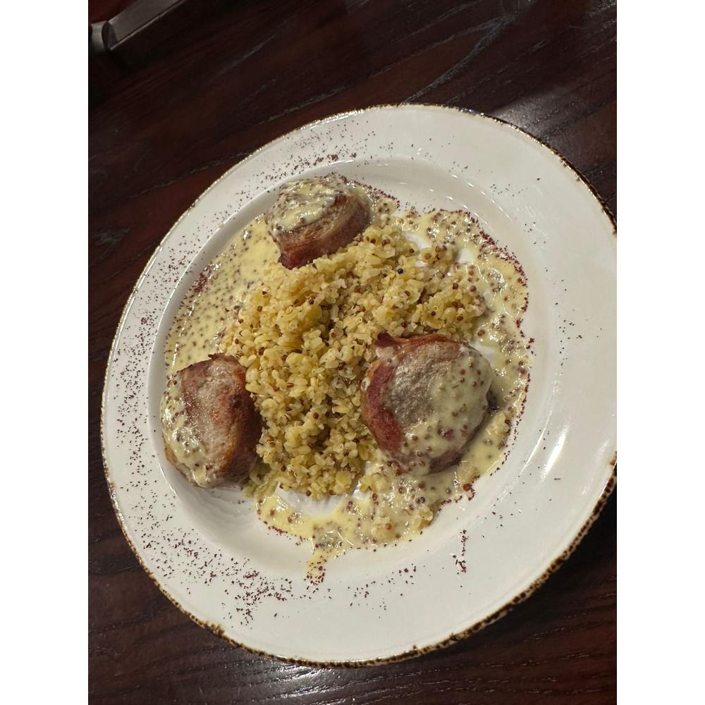 Свиные медальоны в беконе