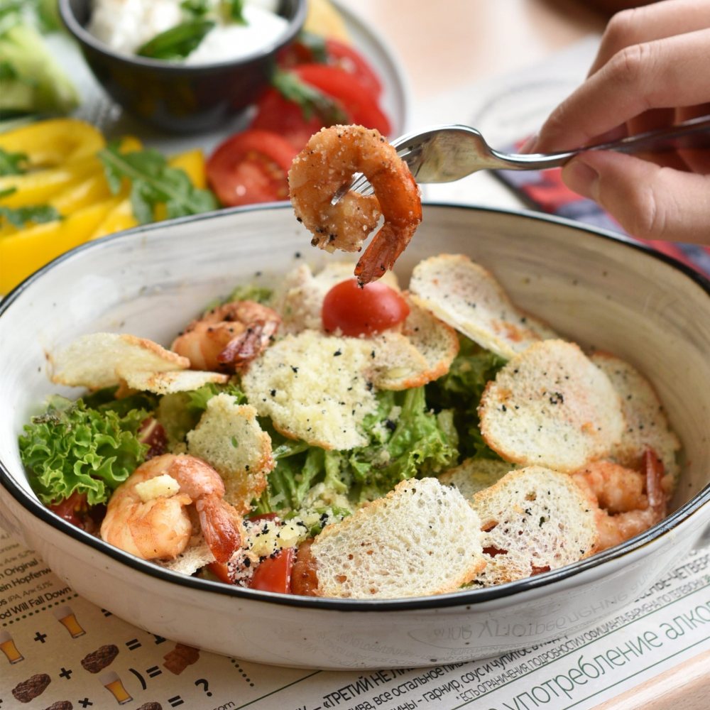 Салат "Цезарь" с  креветками