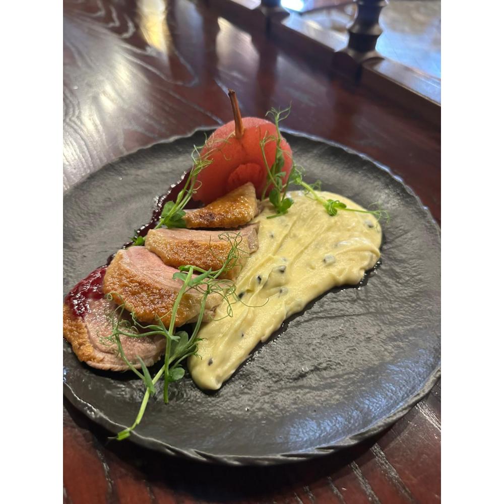 Грудка утки с "пьяной" грушей