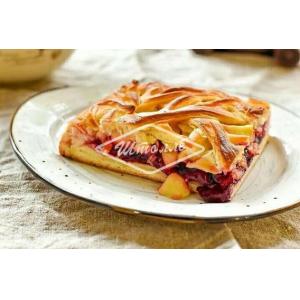 Пирог яблоко-брусника